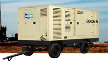 Load image into Gallery viewer, DOOSAN 1000 cfm portable diesel screw air compressor
